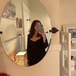 Abercrombie baby doll dress size M
Sheer sleeves black